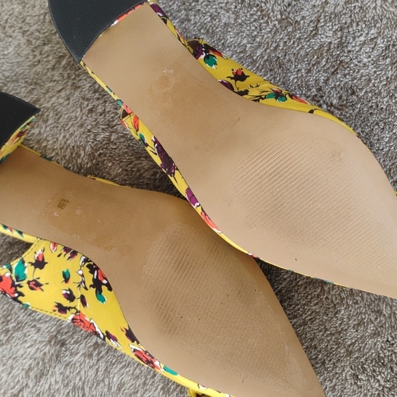Betsey Johnson Nettie Yellow Floral Block Heels - Picture 3 of 6